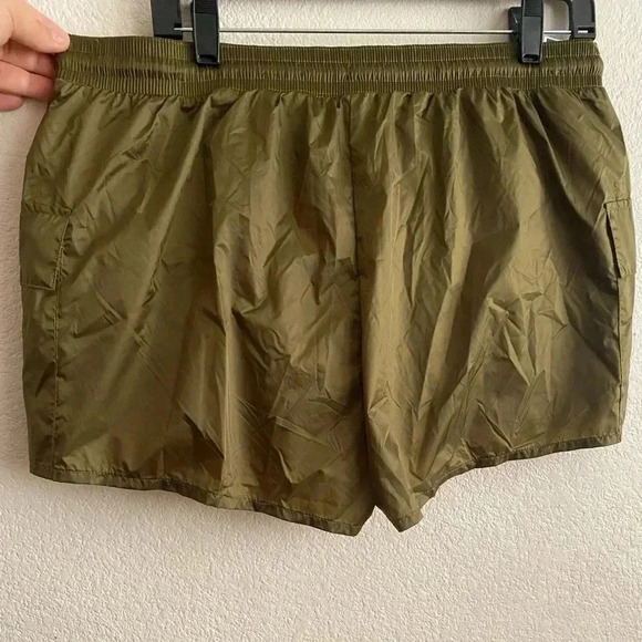 🆕 Offline by Aerie Nylon Shine Short Olive L🆕 - Picture 3 of 14